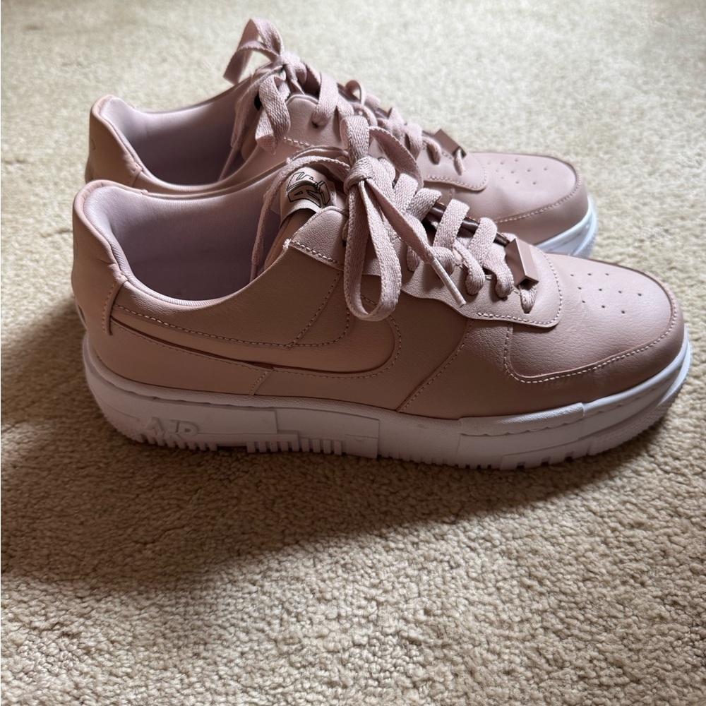 Nike Air Force pixels